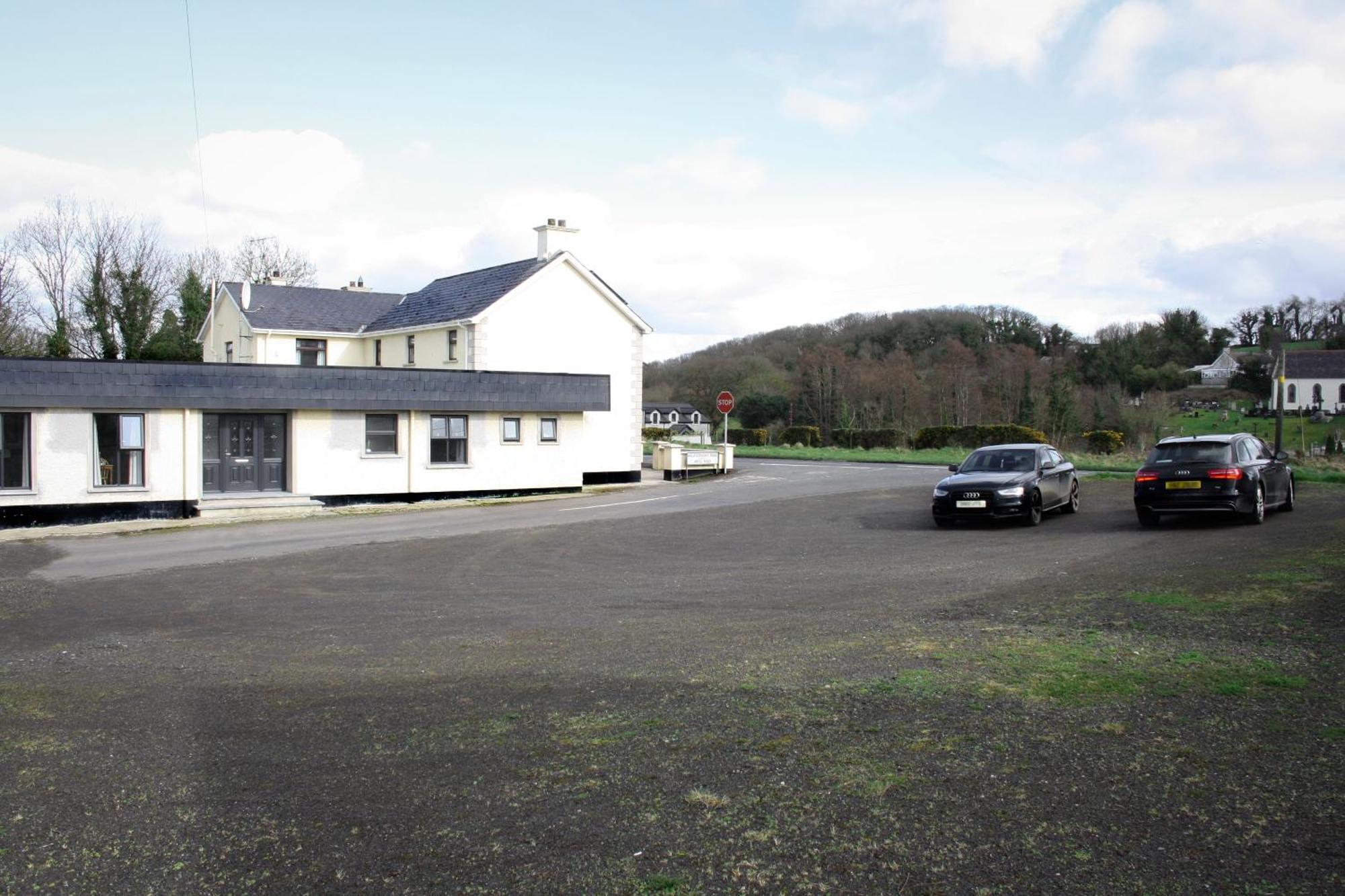 The Coach Inn Strabane Bagian luar foto